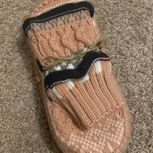 Nordic slippers with non-slip grip sole, size L/XL fits women’s shoe size 8-10) - Picture 2 of 3